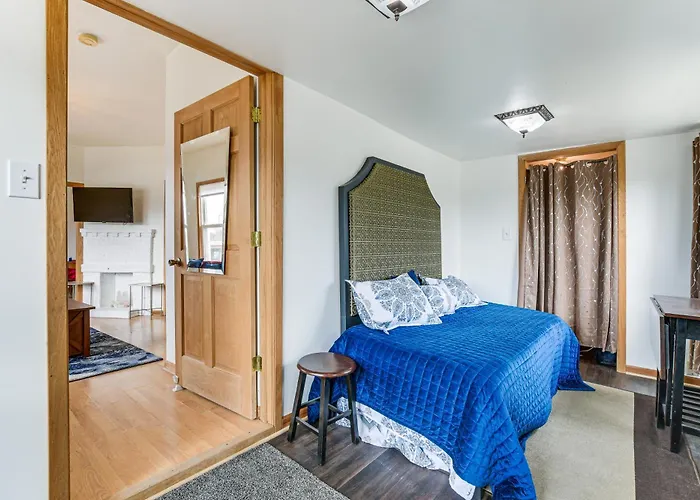 Pet Friendly: 8 Mi To Chicago - Fenced Backyard! Oak Park