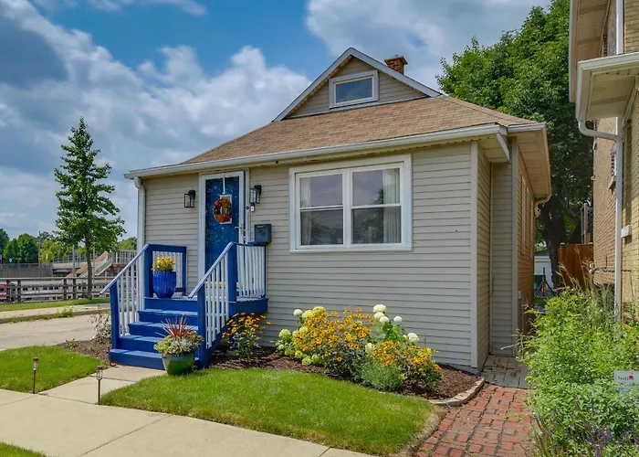 Сasa de vacaciones Pet Friendly: 8 Mi To Chicago - Fenced Backyard! *