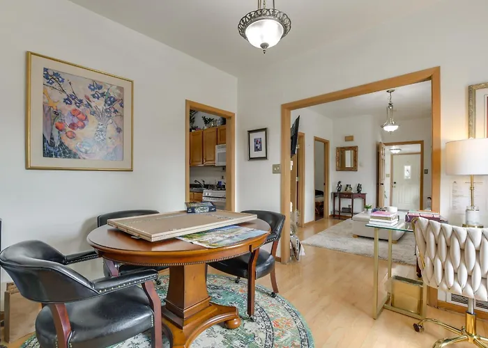 Сasa de vacaciones Pet Friendly: 8 Mi To Chicago - Fenced Backyard!