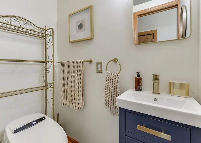 Pet Friendly: 8 Mi To Chicago - Fenced Backyard! Сasa de vacaciones