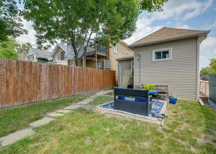 Pet Friendly: 8 Mi To Chicago - Fenced Backyard! *